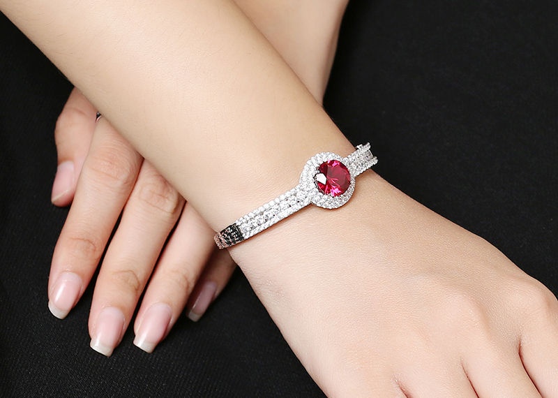 Vòng tay bạc nữ đính đá tròn màu đỏ